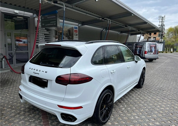 Porsche Cayenne cena 229000 przebieg: 175000, rok produkcji 2017 z Gdańsk małe 781